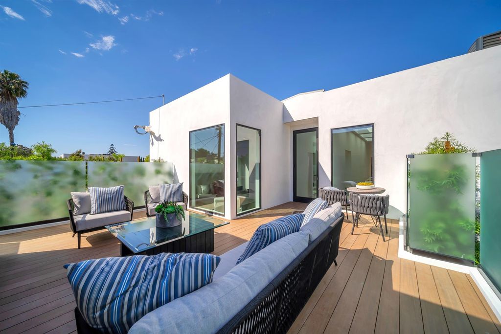 The House in Los Angeles is a brand new estate built from the ground-up with one-of-a-kind high-end features throughout now available for sale. This home located at 3547 Barry Ave, Los Angeles, California
