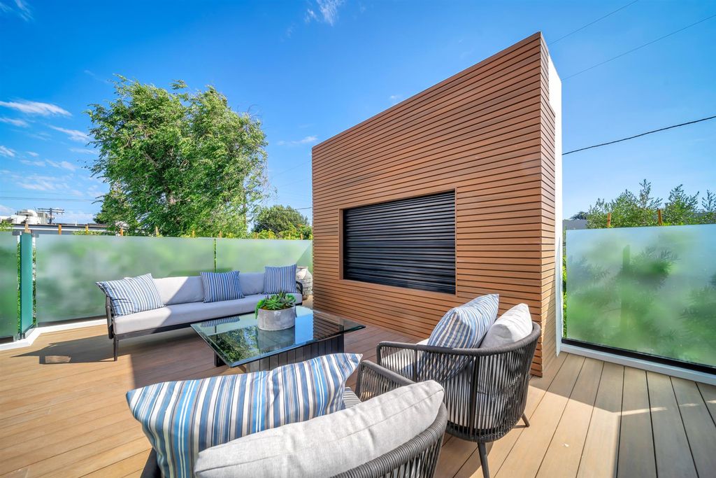 The House in Los Angeles is a brand new estate built from the ground-up with one-of-a-kind high-end features throughout now available for sale. This home located at 3547 Barry Ave, Los Angeles, California