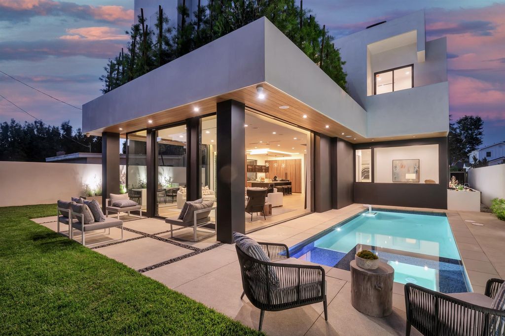 The House in Los Angeles is a brand new estate built from the ground-up with one-of-a-kind high-end features throughout now available for sale. This home located at 3547 Barry Ave, Los Angeles, California