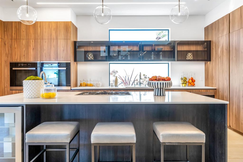 The House in Los Angeles is a brand new estate built from the ground-up with one-of-a-kind high-end features throughout now available for sale. This home located at 3547 Barry Ave, Los Angeles, California