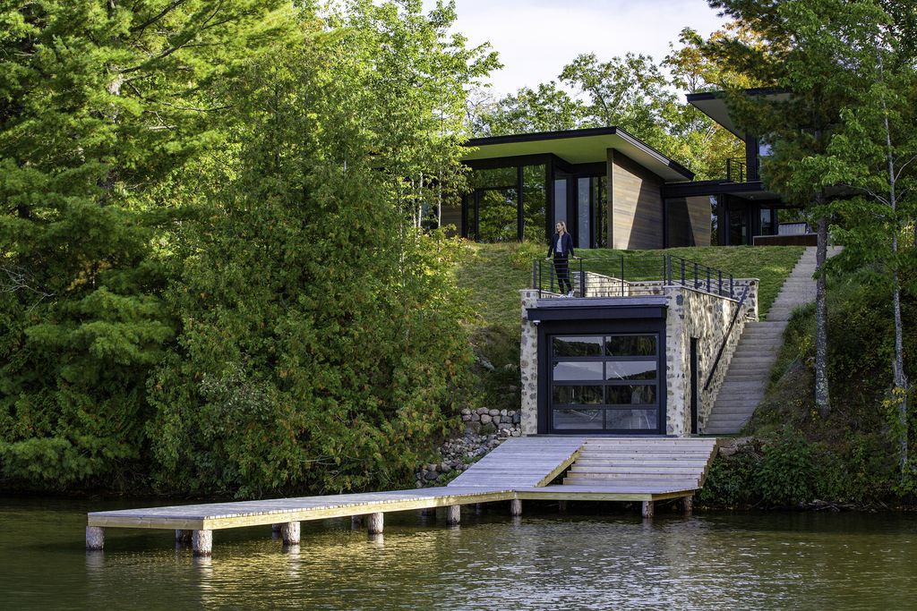 Camp Spirit Lake, a Guest lodge by Amy Carman Design, Vetter Architects