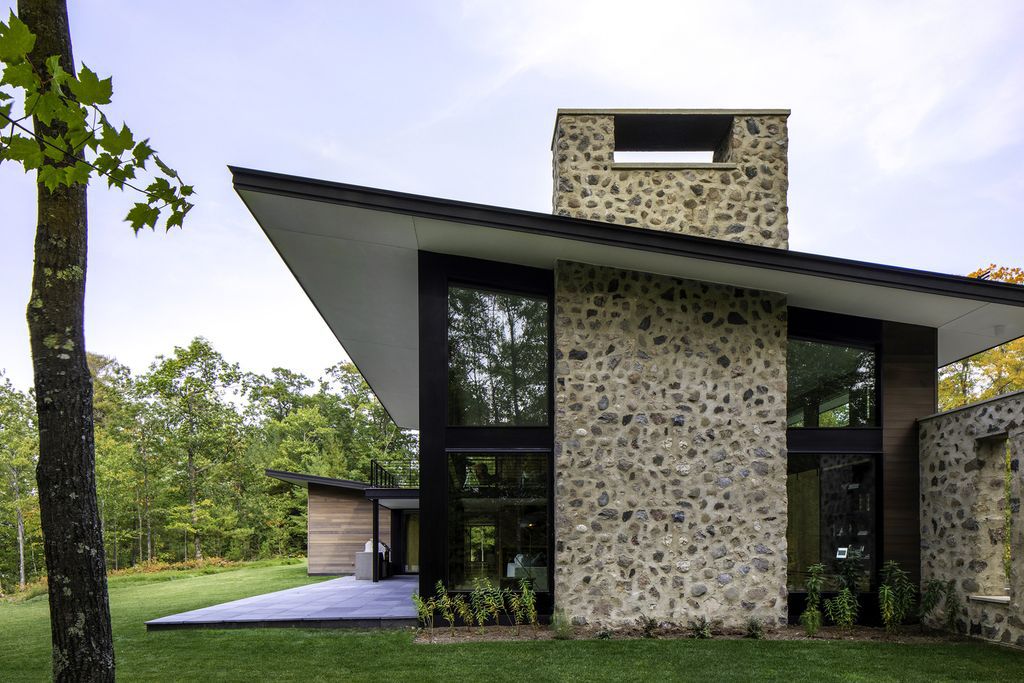 Camp Spirit Lake, a Guest lodge by Amy Carman Design, Vetter Architects