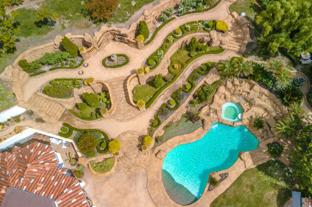 The Home in San Juan Capistrano is a luxurious gate-guarded estate where Modern European style meets contemporary design now available for sale. This home located at 28572 Paseo Zorro, San Juan Capistrano, California