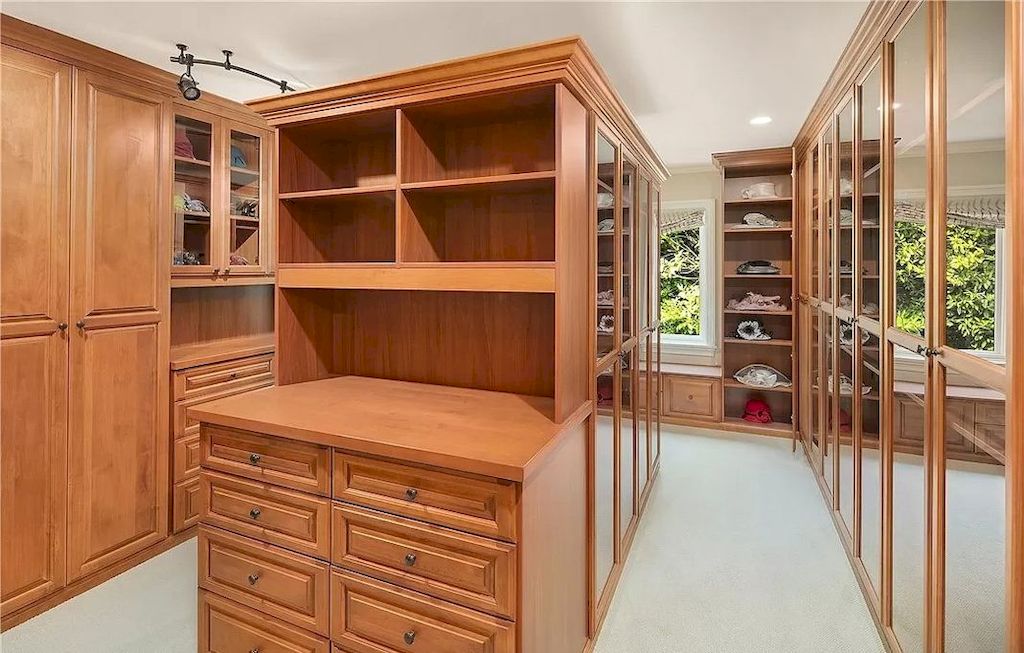 The Enchanting Mansion in Washington is an amazing home now available for sale. This home is located at 8626 NE 24th St, Clyde Hill, Washington