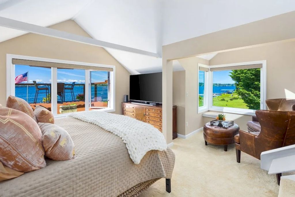 The Waterfront Home in Washington offers shimmering views of the water, city & mountains now available for sale. This home is located at 3261 Evergreen Point Rd, Medina, Washington