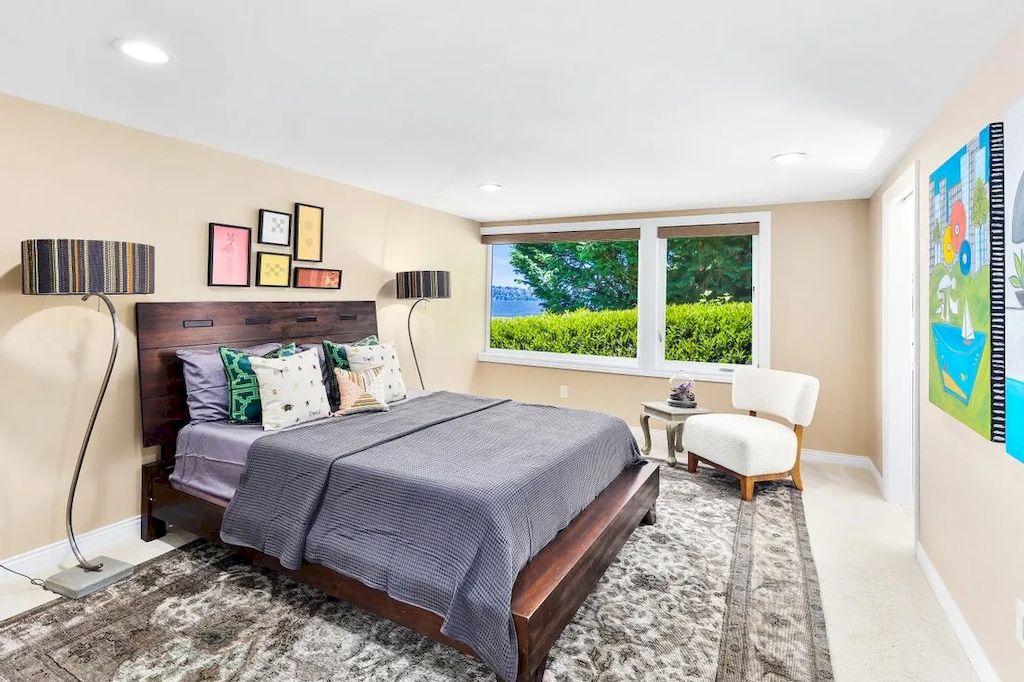 The Waterfront Home in Washington offers shimmering views of the water, city & mountains now available for sale. This home is located at 3261 Evergreen Point Rd, Medina, Washington