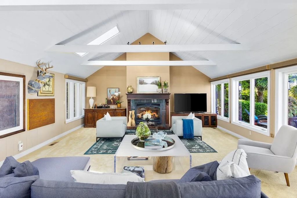 The Waterfront Home in Washington offers shimmering views of the water, city & mountains now available for sale. This home is located at 3261 Evergreen Point Rd, Medina, Washington