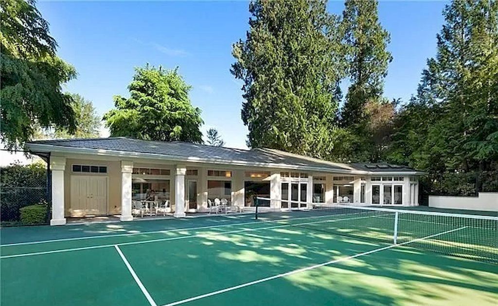 The Waterfront Estate in Washington offers meticulous craftsmanship & unmatched quality now available for sale. This home is located at 5330 Butterworth Rd, Mercer Island, Washington