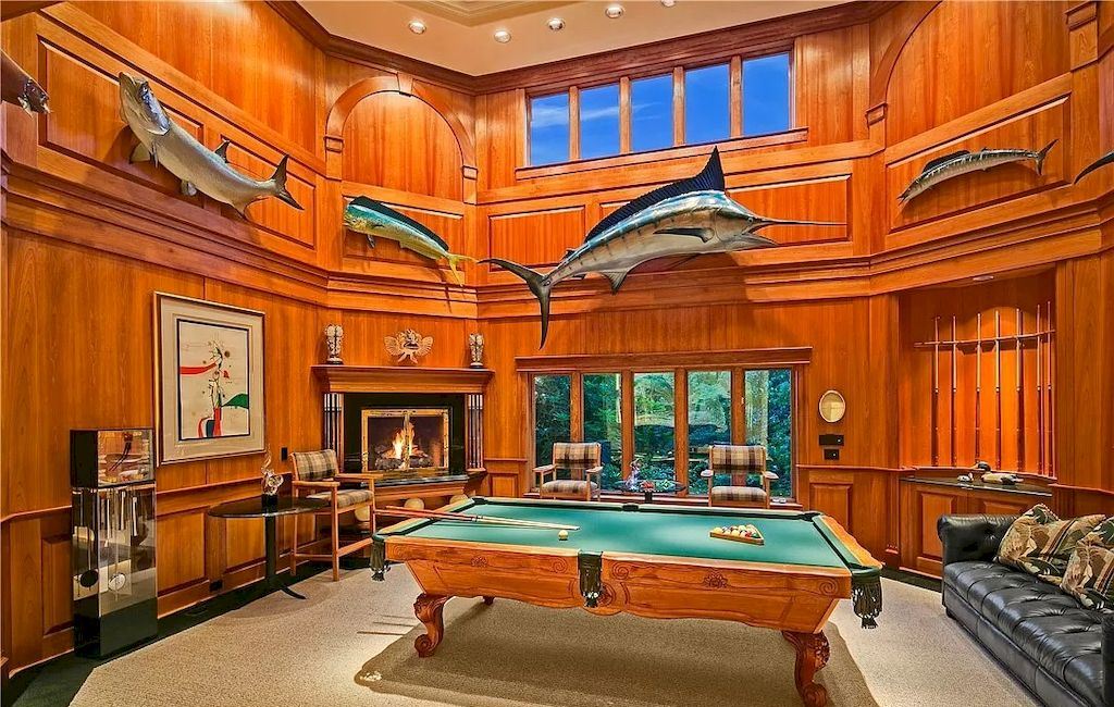 The Waterfront Estate in Washington offers meticulous craftsmanship & unmatched quality now available for sale. This home is located at 5330 Butterworth Rd, Mercer Island, Washington