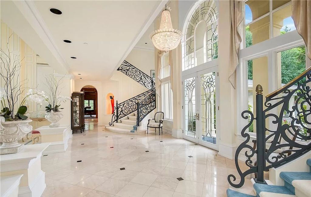 The Waterfront Estate in Washington offers meticulous craftsmanship & unmatched quality now available for sale. This home is located at 5330 Butterworth Rd, Mercer Island, Washington