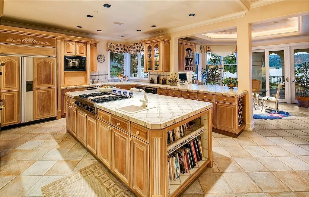 The Waterfront Estate in Washington offers meticulous craftsmanship & unmatched quality now available for sale. This home is located at 5330 Butterworth Rd, Mercer Island, Washington