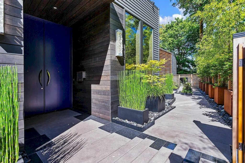 The Incredible House in Oregon offers dramatic Portland Heights View now available for sale. This home is located at 1017 SW Rivington Dr, Portland, Oregon