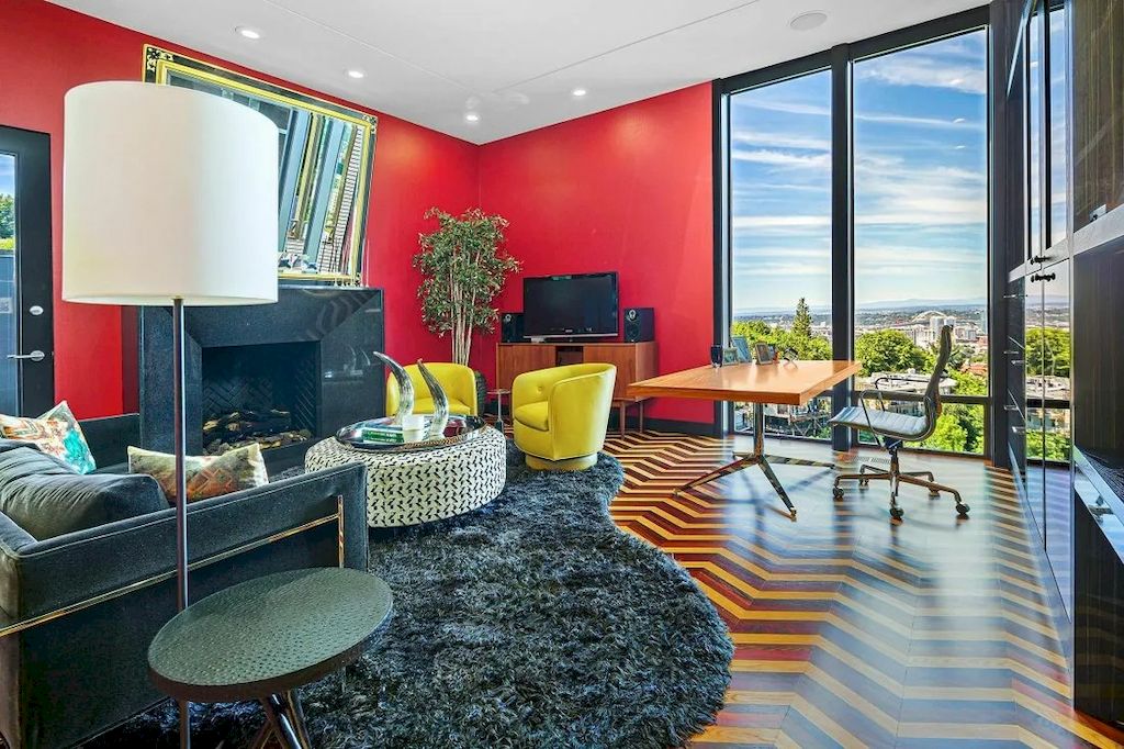 The Incredible House in Oregon offers dramatic Portland Heights View now available for sale. This home is located at 1017 SW Rivington Dr, Portland, Oregon