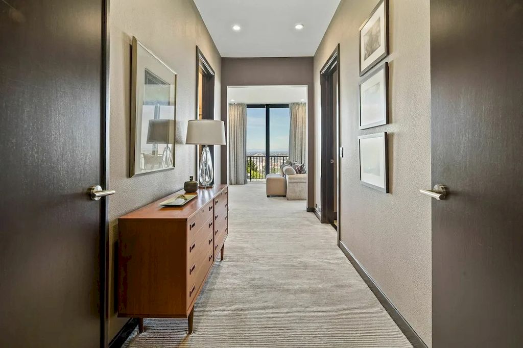 The Incredible House in Oregon offers dramatic Portland Heights View now available for sale. This home is located at 1017 SW Rivington Dr, Portland, Oregon