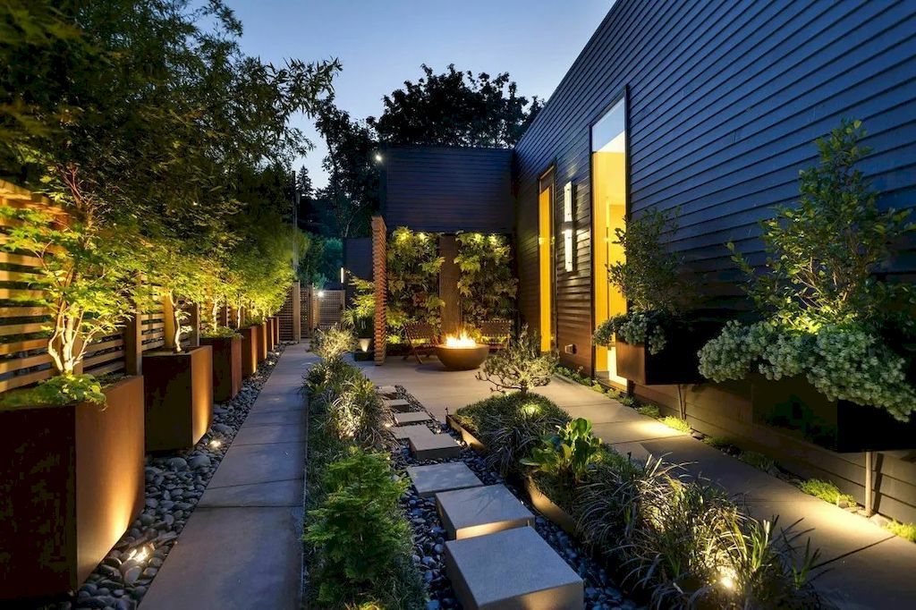 The Incredible House in Oregon offers dramatic Portland Heights View now available for sale. This home is located at 1017 SW Rivington Dr, Portland, Oregon