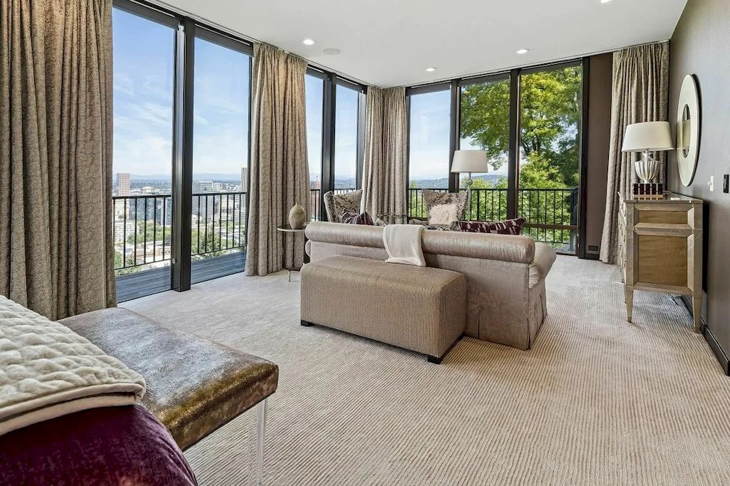 The Incredible House in Oregon offers dramatic Portland Heights View now available for sale. This home is located at 1017 SW Rivington Dr, Portland, Oregon