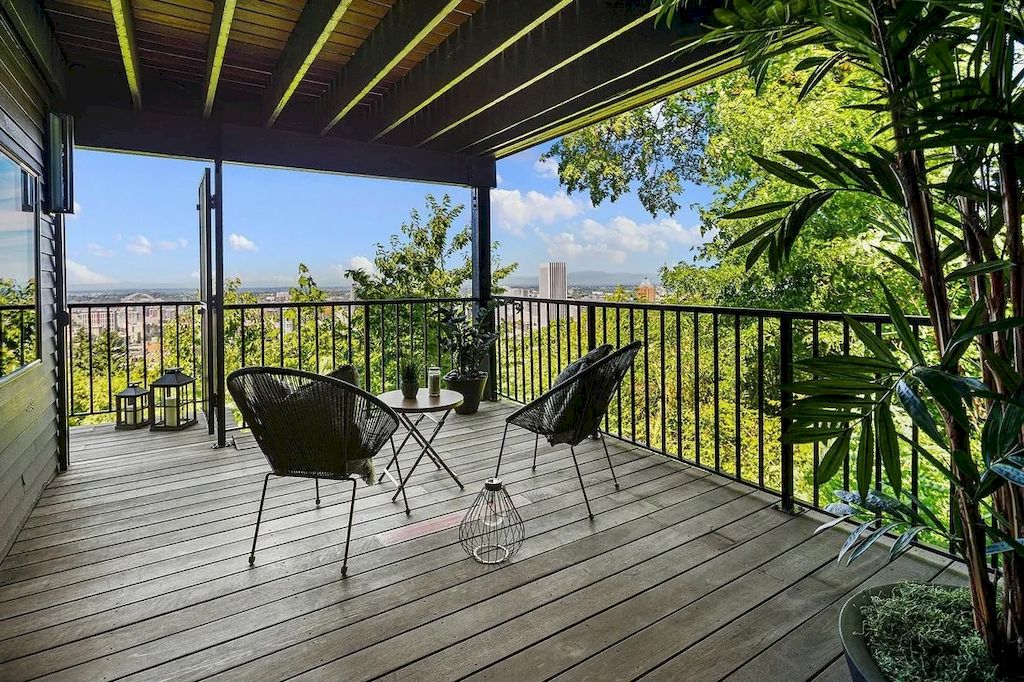 The Incredible House in Oregon offers dramatic Portland Heights View now available for sale. This home is located at 1017 SW Rivington Dr, Portland, Oregon