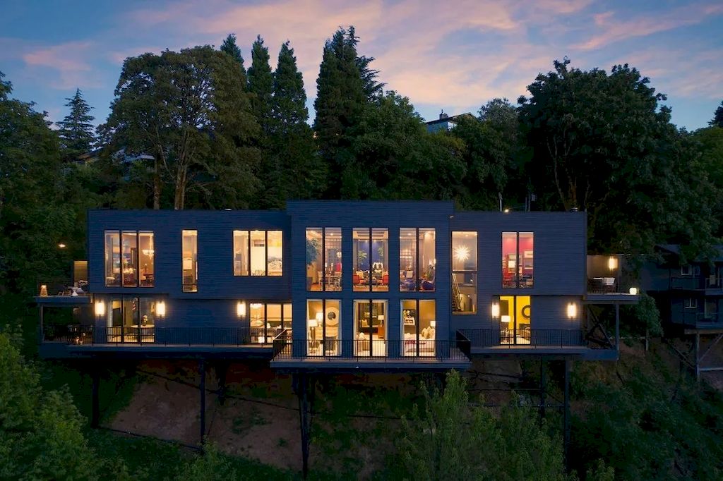 The Incredible House in Oregon offers dramatic Portland Heights View now available for sale. This home is located at 1017 SW Rivington Dr, Portland, Oregon