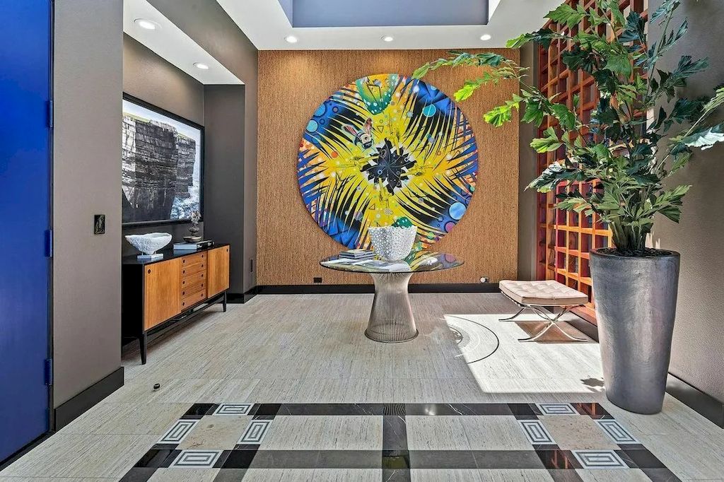 The Incredible House in Oregon offers dramatic Portland Heights View now available for sale. This home is located at 1017 SW Rivington Dr, Portland, Oregon