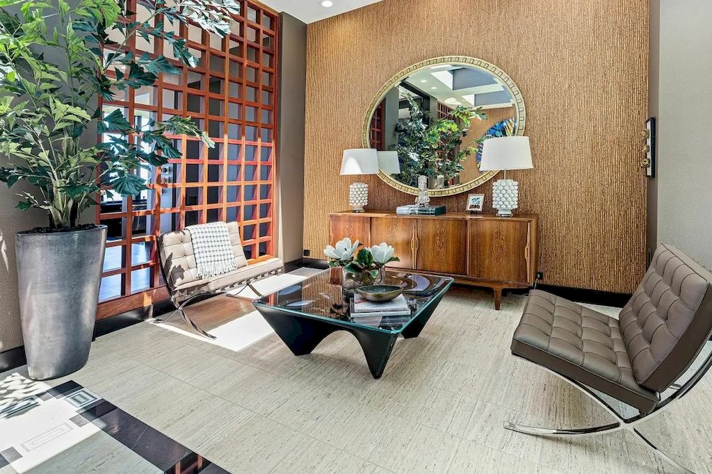 The Incredible House in Oregon offers dramatic Portland Heights View now available for sale. This home is located at 1017 SW Rivington Dr, Portland, Oregon
