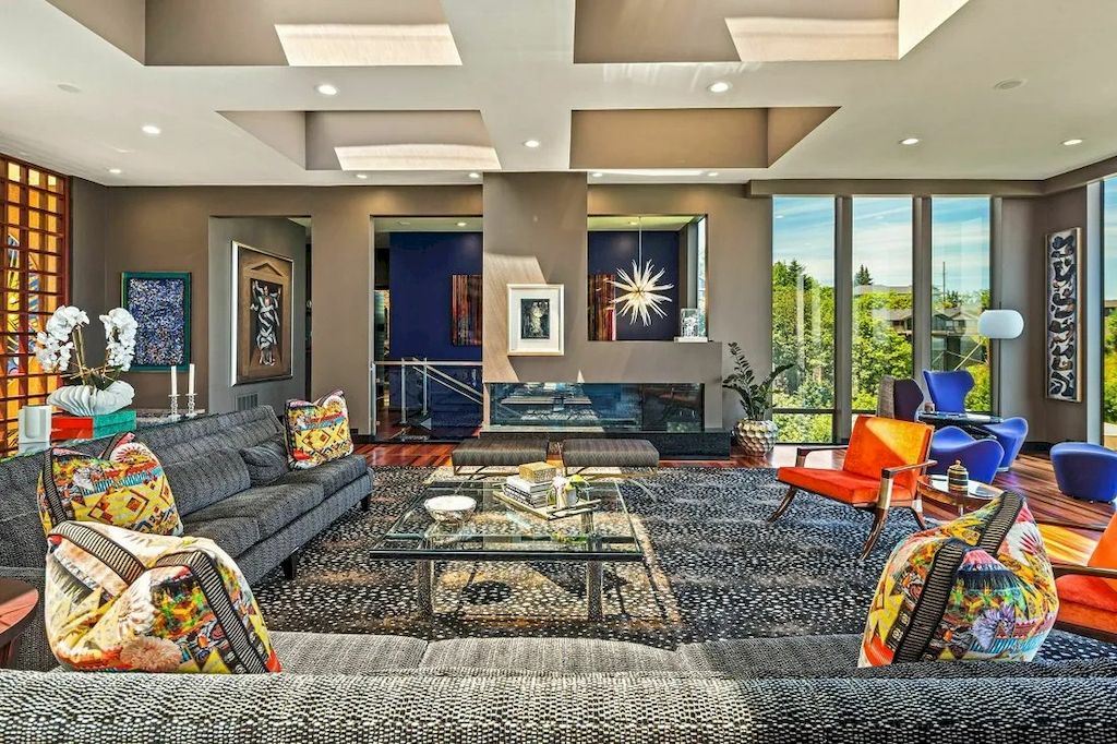 The Incredible House in Oregon offers dramatic Portland Heights View now available for sale. This home is located at 1017 SW Rivington Dr, Portland, Oregon