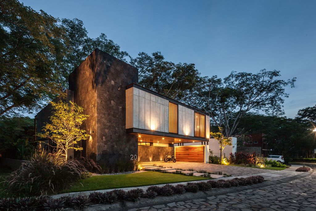 Hilca House Combines Stone Concrete Wood by Di Frenna Arquitectos 16