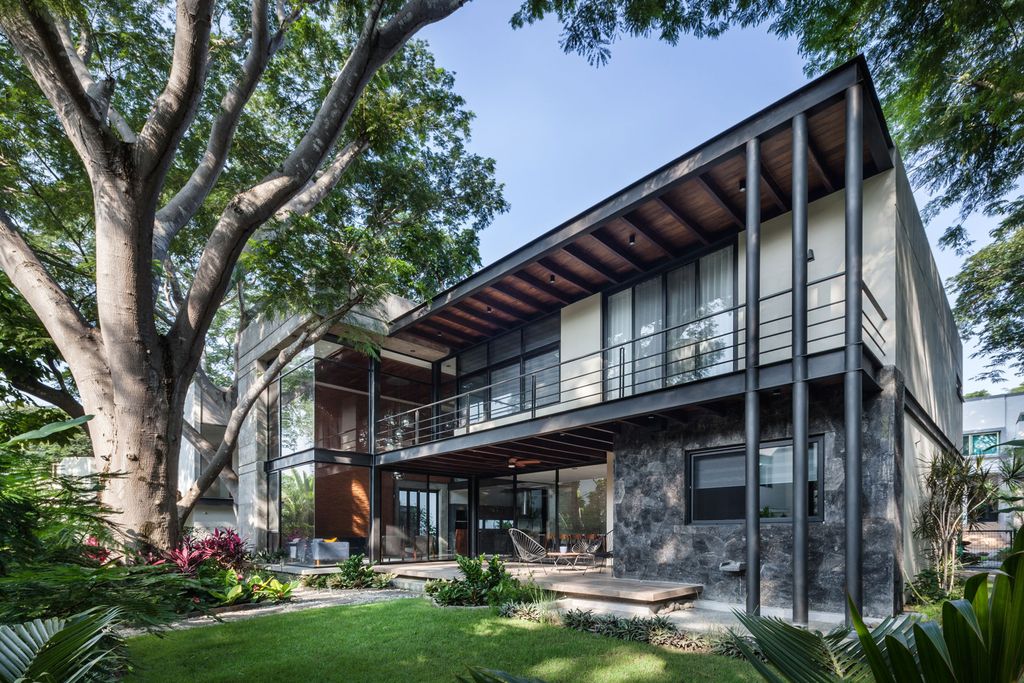 Hilca House, Combines Stone, Concrete & Wood by Di Frenna Arquitectos