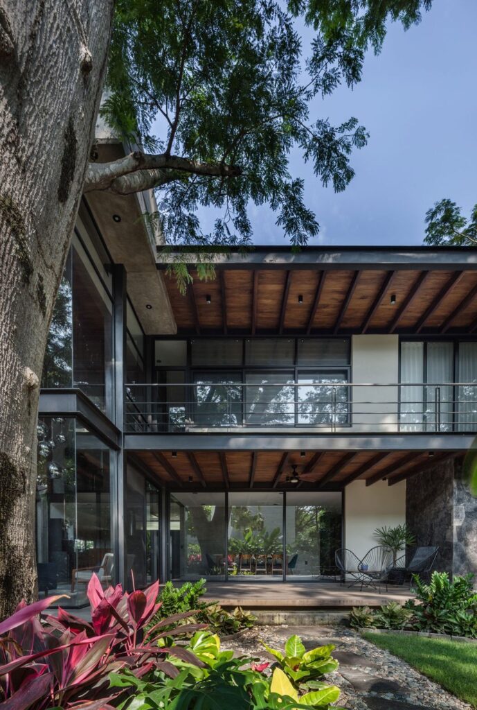 Hilca House, Combines Stone, Concrete & Wood by Di Frenna Arquitectos