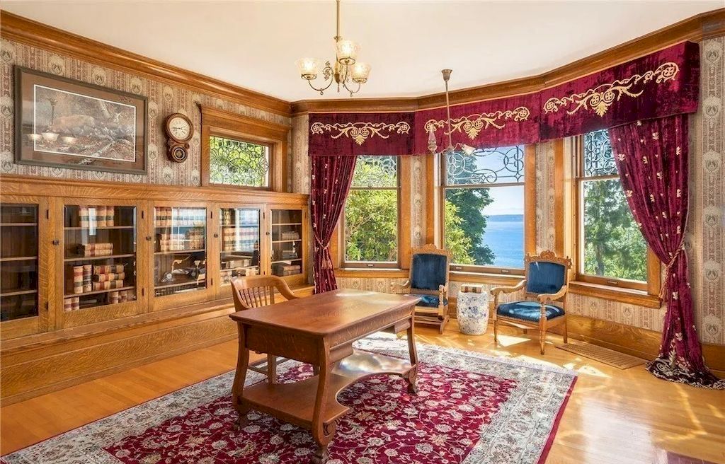 The Historic Rucker Mansion in Washington is a truly spectacular home now available for sale. This home is located at 412 Laurel Dr, Everett, Washington