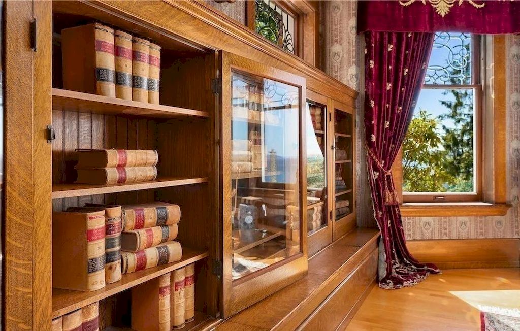 The Historic Rucker Mansion in Washington is a truly spectacular home now available for sale. This home is located at 412 Laurel Dr, Everett, Washington