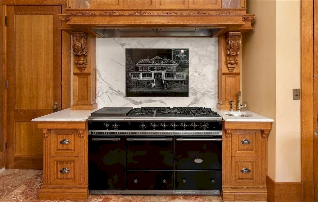 The Historic Rucker Mansion in Washington is a truly spectacular home now available for sale. This home is located at 412 Laurel Dr, Everett, Washington