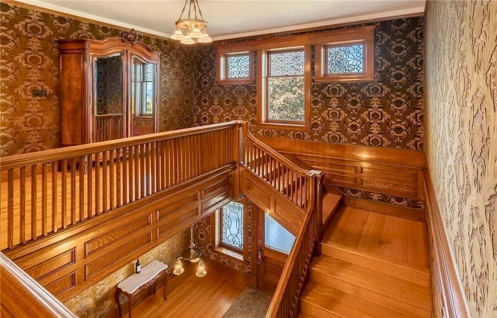 The Historic Rucker Mansion in Washington is a truly spectacular home now available for sale. This home is located at 412 Laurel Dr, Everett, Washington