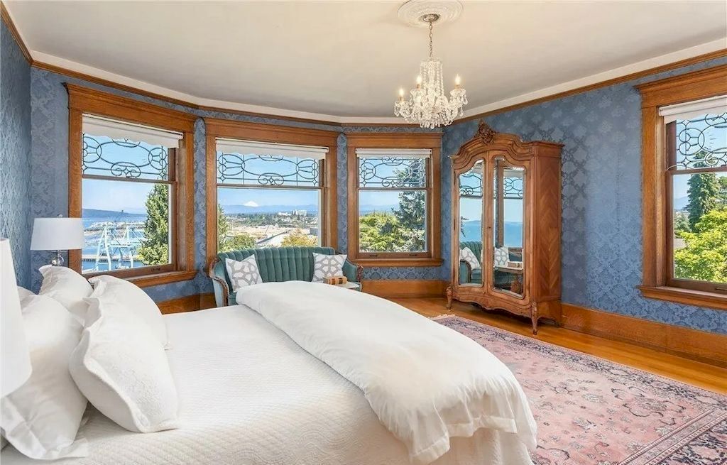 The Historic Rucker Mansion in Washington is a truly spectacular home now available for sale. This home is located at 412 Laurel Dr, Everett, Washington