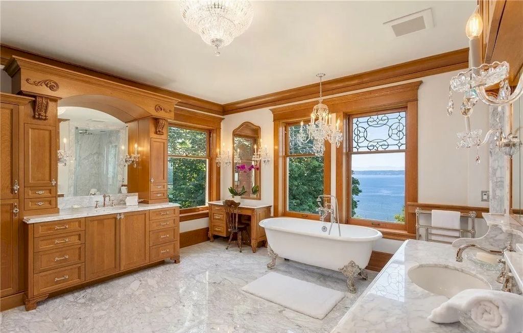 The Historic Rucker Mansion in Washington is a truly spectacular home now available for sale. This home is located at 412 Laurel Dr, Everett, Washington