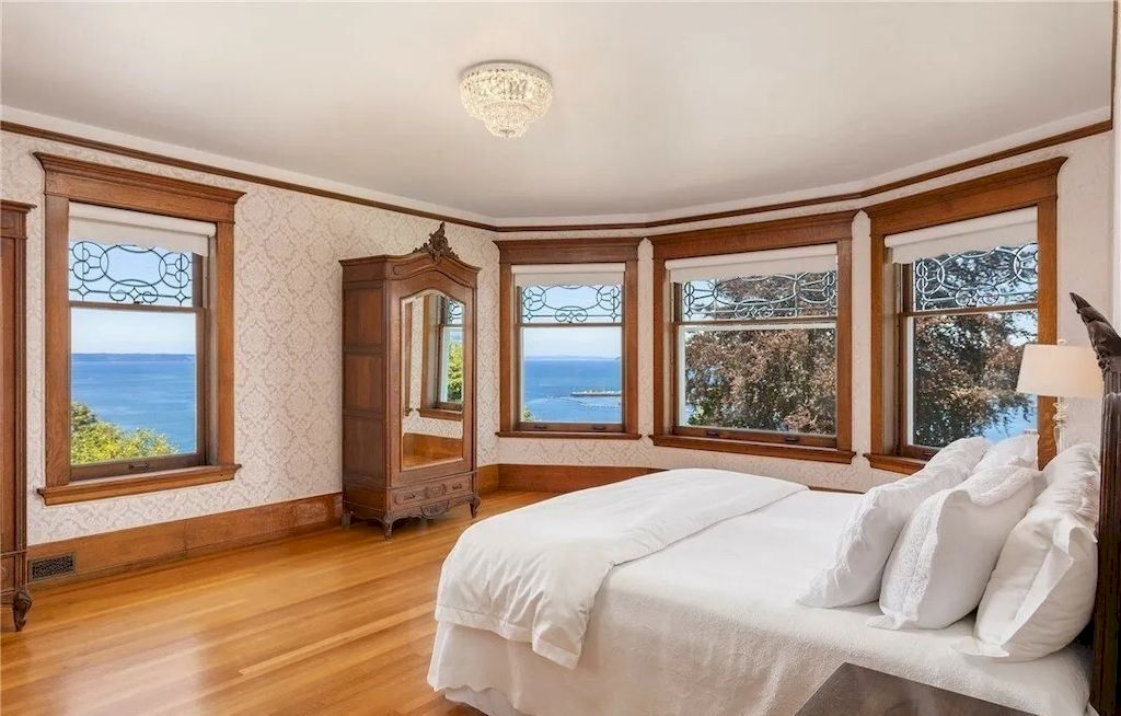 The Historic Rucker Mansion in Washington is a truly spectacular home now available for sale. This home is located at 412 Laurel Dr, Everett, Washington