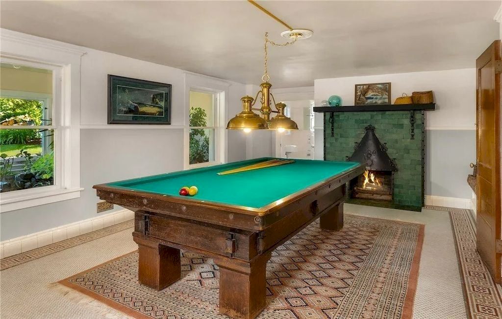 The Historic Rucker Mansion in Washington is a truly spectacular home now available for sale. This home is located at 412 Laurel Dr, Everett, Washington