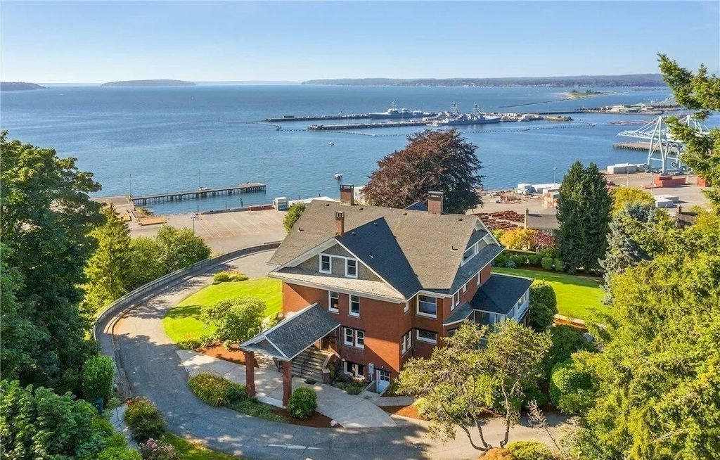 The Historic Rucker Mansion in Washington is a truly spectacular home now available for sale. This home is located at 412 Laurel Dr, Everett, Washington