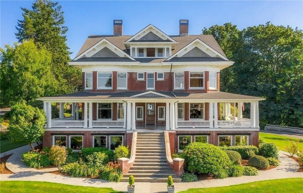 The Historic Rucker Mansion in Washington is a truly spectacular home now available for sale. This home is located at 412 Laurel Dr, Everett, Washington