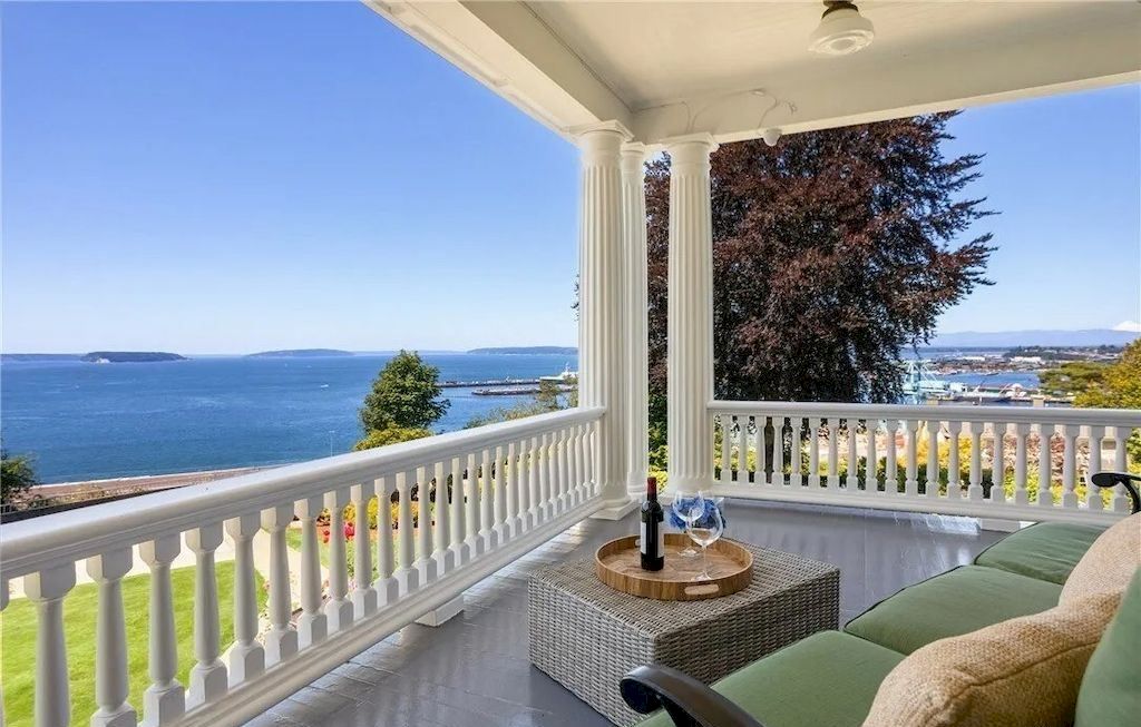 The Historic Rucker Mansion in Washington is a truly spectacular home now available for sale. This home is located at 412 Laurel Dr, Everett, Washington
