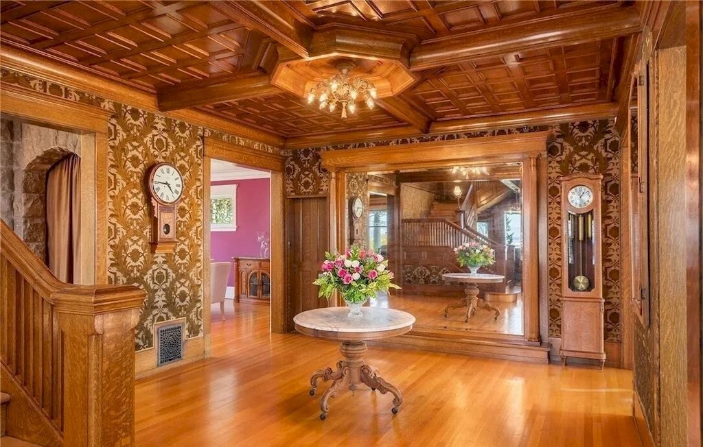 The Historic Rucker Mansion in Washington is a truly spectacular home now available for sale. This home is located at 412 Laurel Dr, Everett, Washington