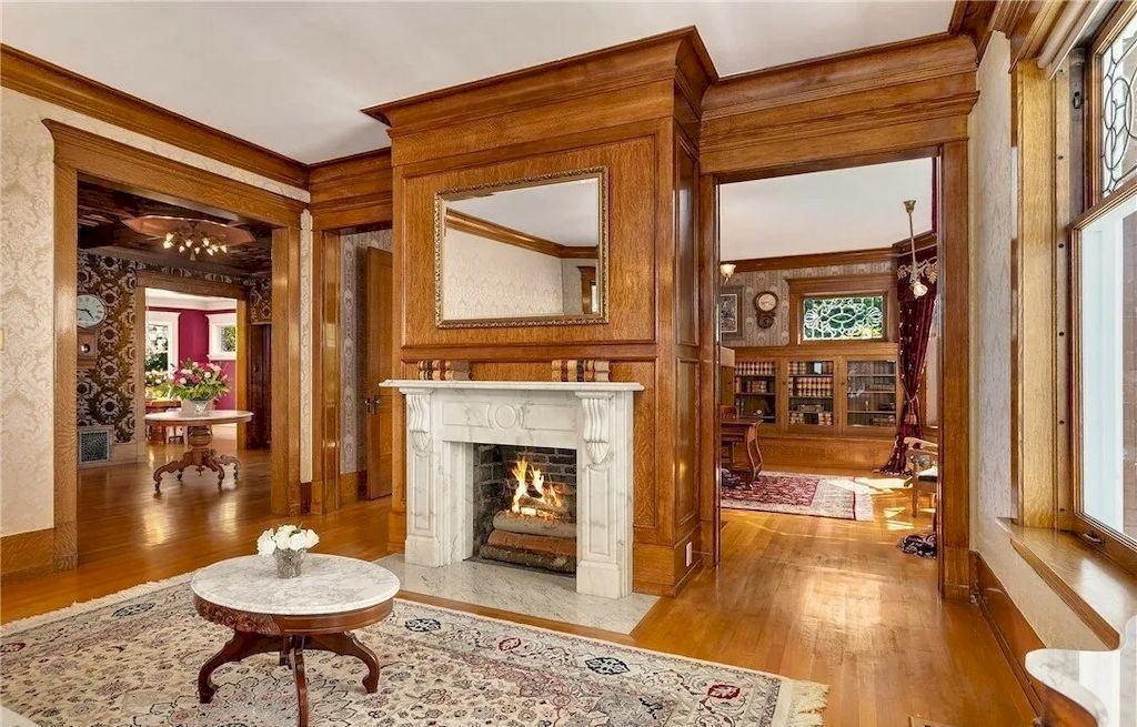 The Historic Rucker Mansion in Washington is a truly spectacular home now available for sale. This home is located at 412 Laurel Dr, Everett, Washington