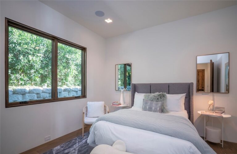 An Incredible Modern Farmhouse in Sherman Oaks asking for $6,800,000