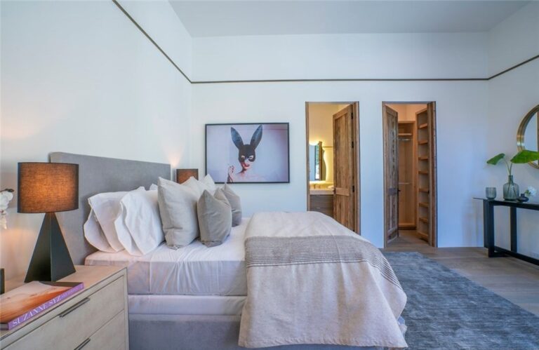 An Incredible Modern Farmhouse in Sherman Oaks asking for $6,800,000