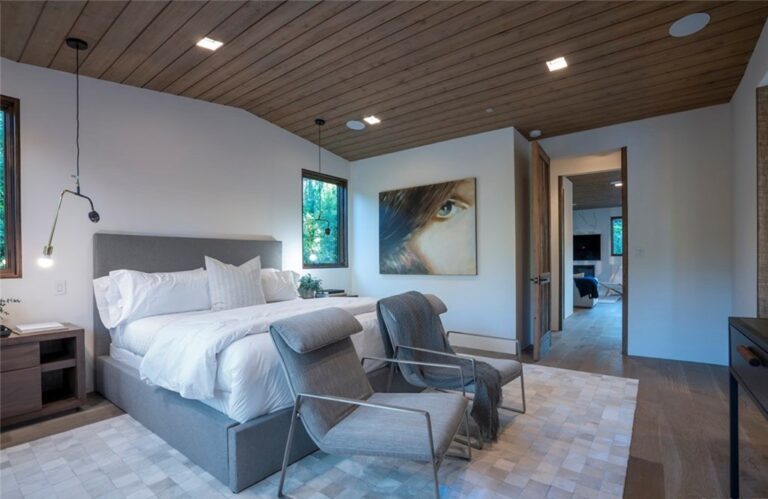 An Incredible Modern Farmhouse in Sherman Oaks asking for $6,800,000