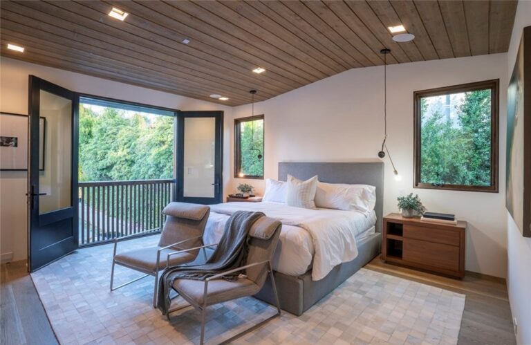 An Incredible Modern Farmhouse in Sherman Oaks asking for $6,800,000