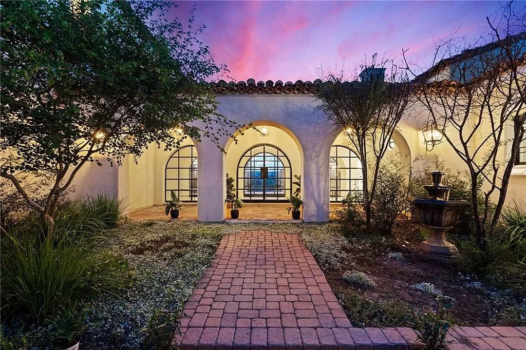 The Home in Austin is an incredible modern Santa Barbara resort style property with panoramic views of the hill country now available for sale. This home located at 4716 Pecan Chase, Austin, Texas