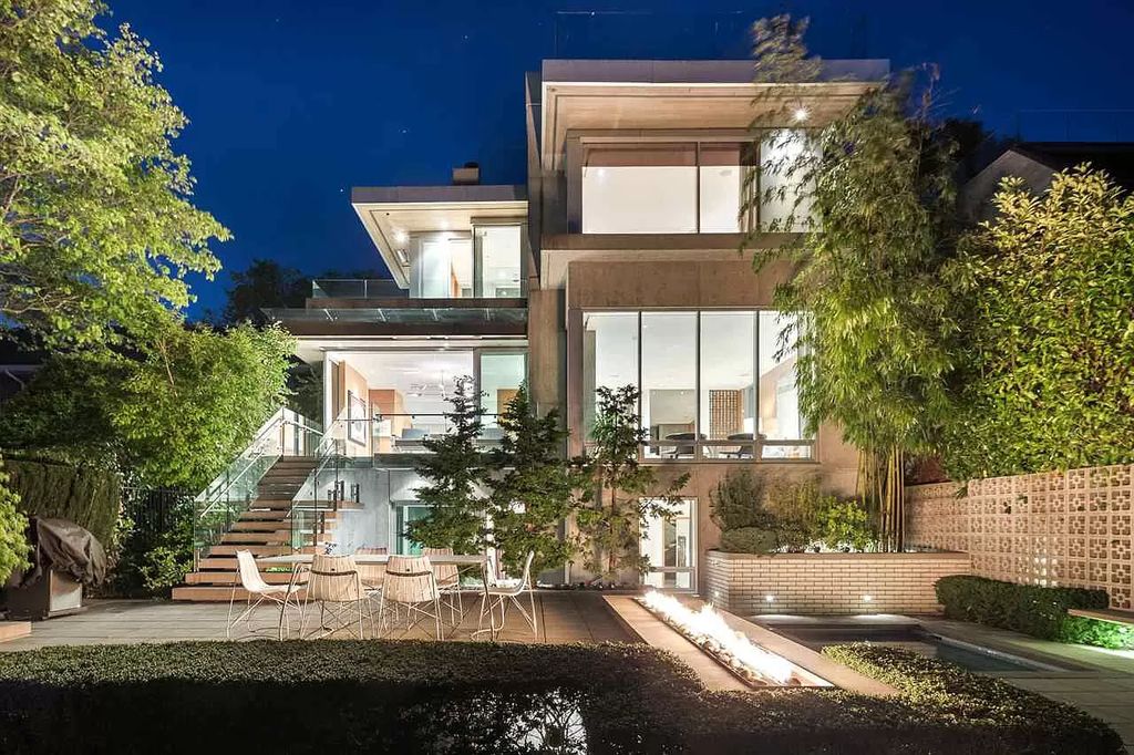 The Incredible Waterfront Estate in Vancouver is an amazing home now available for sale. This home located at 2465 Point Grey Rd, Vancouver, BC V6K 1A1, Canada