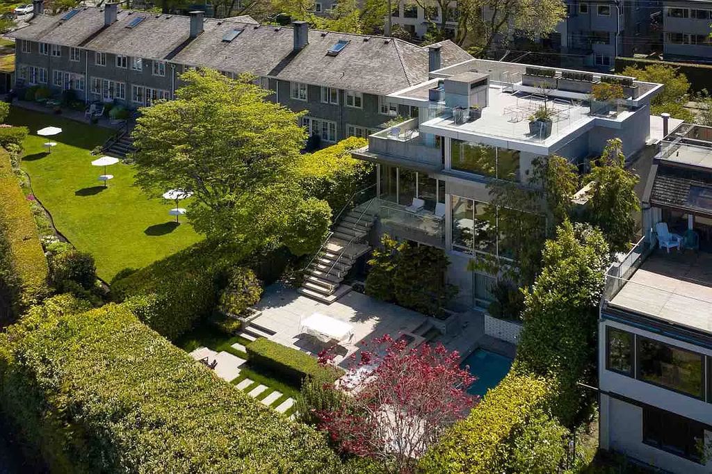 The Incredible Waterfront Estate in Vancouver is an amazing home now available for sale. This home located at 2465 Point Grey Rd, Vancouver, BC V6K 1A1, Canada