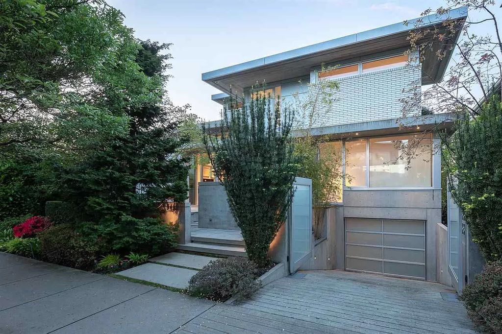 The Incredible Waterfront Estate in Vancouver is an amazing home now available for sale. This home located at 2465 Point Grey Rd, Vancouver, BC V6K 1A1, Canada