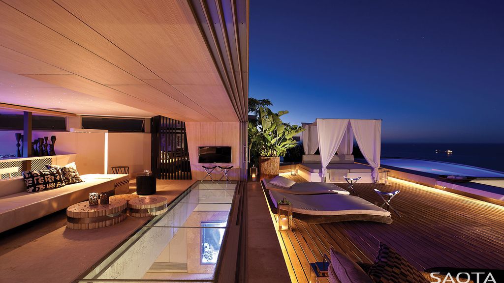 LGV 5 House a Single Project with Freeform Sculptural Design by SAOTA 10